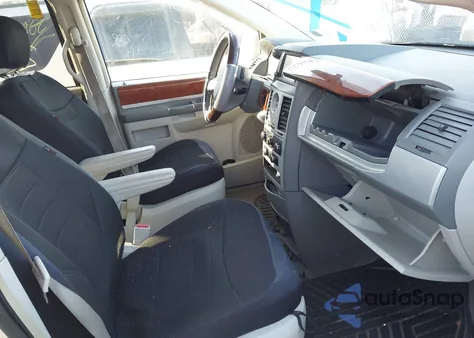 2009 Chrysler Town & Country Touring from USA, damaged, VIN 2A8HR54119R612907